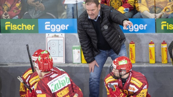 Tigers Head Coach Heinz Ehlers, Mitte, gibt Anweisungen, waehrend des Eishockey Meisterschaftsspiels der National League zwischen den SCL Tigers und dem EV Zug, am Samstag, 18. Januar 2020, im Ilfisst ...