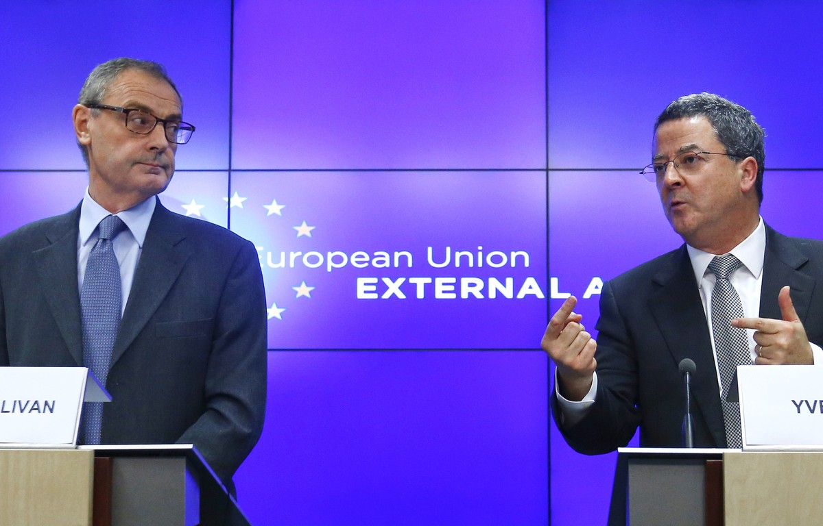 Der Schweizer Chefdiplomat Yves Rossier und sein EU-Gegenpart, David O'Sullivan an einer Pressekonferenz in Brüssel. Man arbeite an einem gemeinsamen juristischen Text, so die beiden Unterhändler.