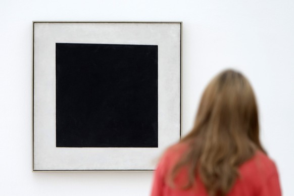 Dank grosszügiger Investitionen kann man in der Fondation Beyeler Kunstwerke wie dieses schwarze Quadrat bestaunen.