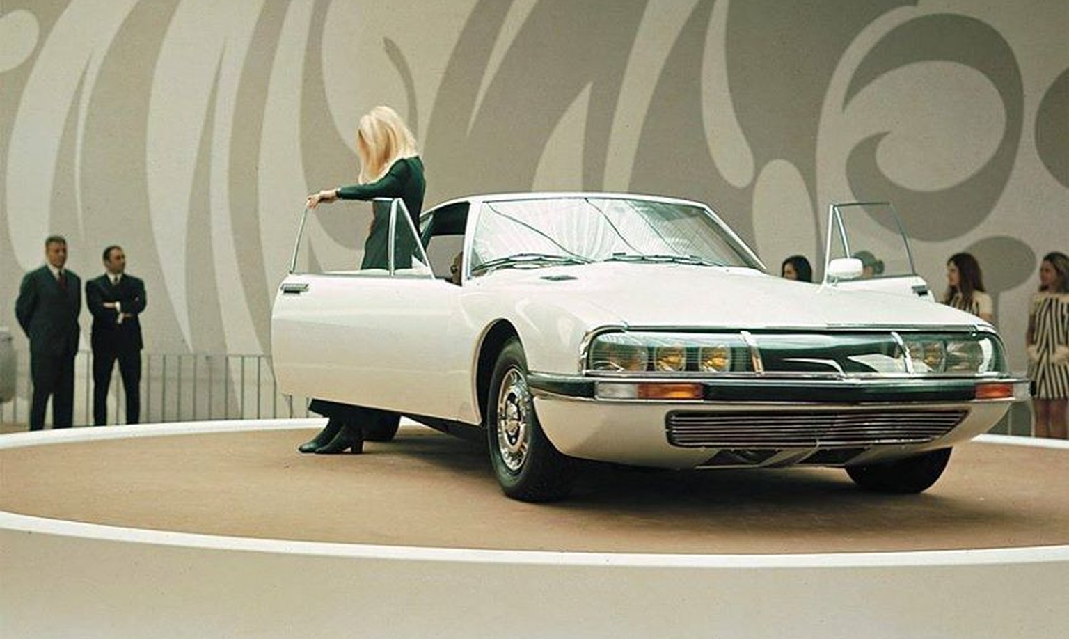 citroën citroen sm 1970 geneve geneva genf retro design auto salon https://www.pinterest.com.au/pin/241927811209294973/