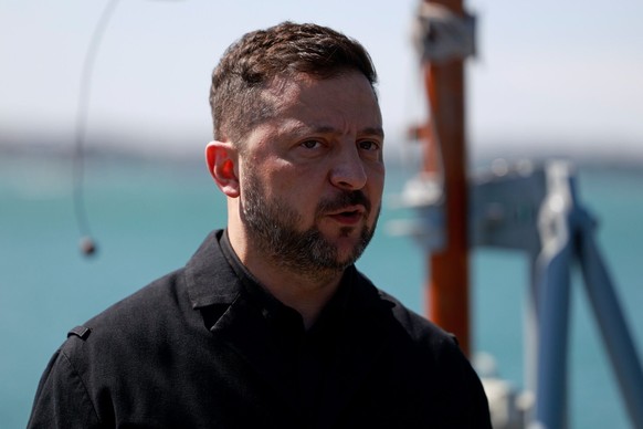 epa13136033 Ukraine's President Volodymyr Zelensky looks on during a visit with British Prime Minister Andy Burnham to HM Naval Base in Portsmouth, Britain, 27 July 2026. 'The key priorities ...