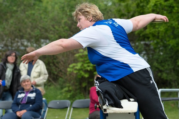 Ilke Wyludda beim Diskuswurf der Rollstuhlfahrer bei den Werfertagen 2013 im Sportzentrum Brandberge in Halle am 25.05.13. Halle Sachsen-Anhalt Deutschland *** Ilke Wyludda at the discus throw of whee ...