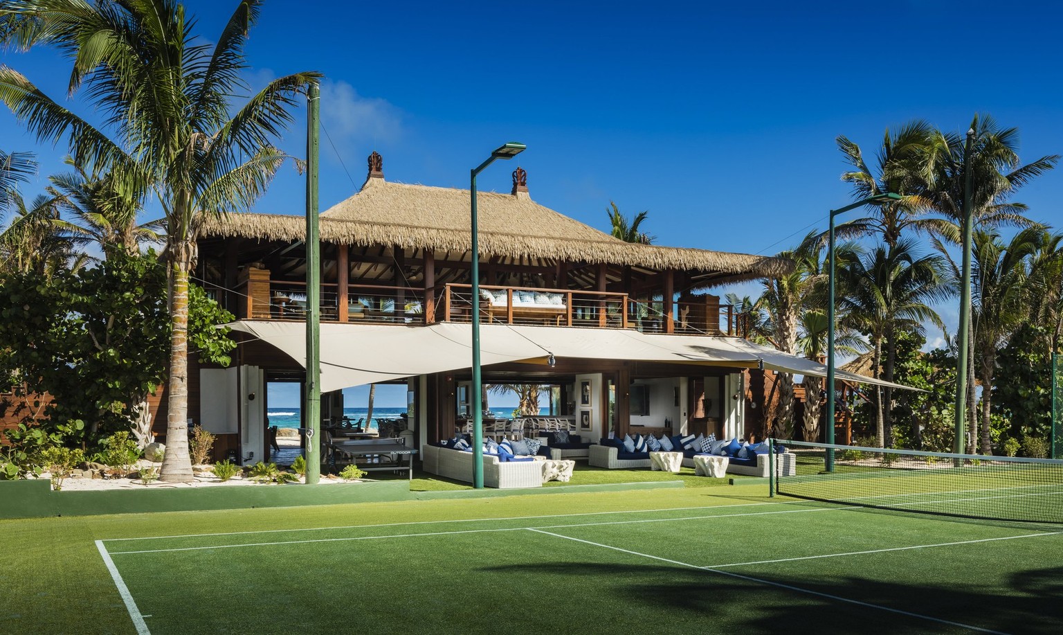 So sieht die Tennis-Anlage auf Necker Island, der Privatinsel von Richard Branson, aus.