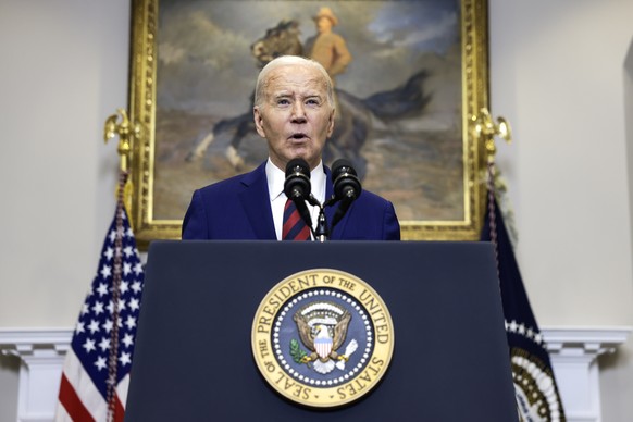 epa11244912 US President Joe Biden delivers remarks on the collapse of the Francis Scott Key Bridge in Baltimore, from the Roosevelt Room of the White House in Washington, DC, USA, 26 March 2024. EPA/ ...
