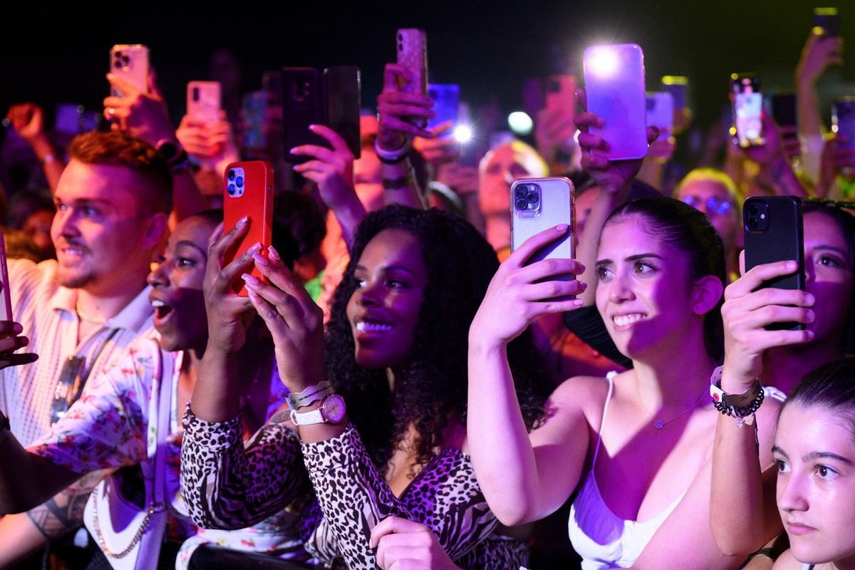 Festivalgoers follow the concert with their smartphone during the performance of Brazilian singer Anitta on the Montreux Jazz Lab stage performs on the Auditorium Stravinski stage during the 56th Mont ...