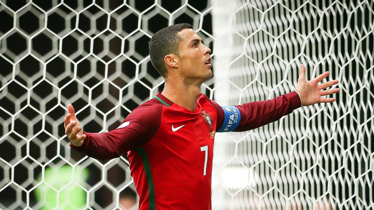 epa06047846 Portugal&#039;s Cristiano Ronaldo celebrates after scoring the 1-0 lead from the penalty spot during the FIFA Confederations Cup 2017 group A soccer match between New Zealand and Portugal  ...