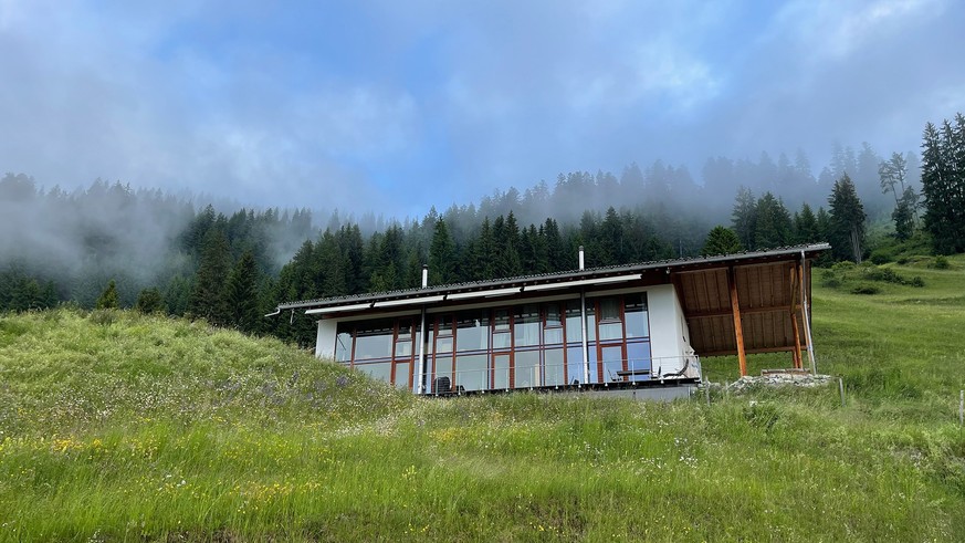 The straw house in Laax.