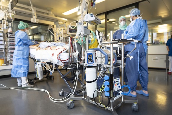 WE PROVIDE YOU THE FOLLOWING NEW VIEW OF COVID-19 PATIENTS IN THE INTENSIVE DEPARTMENT OF THE CITY HOSPITAL TRIEMLI IN ZURICH AND THEIR TREATMENT WITH ECMO.  FIND MORE PHOTOS...