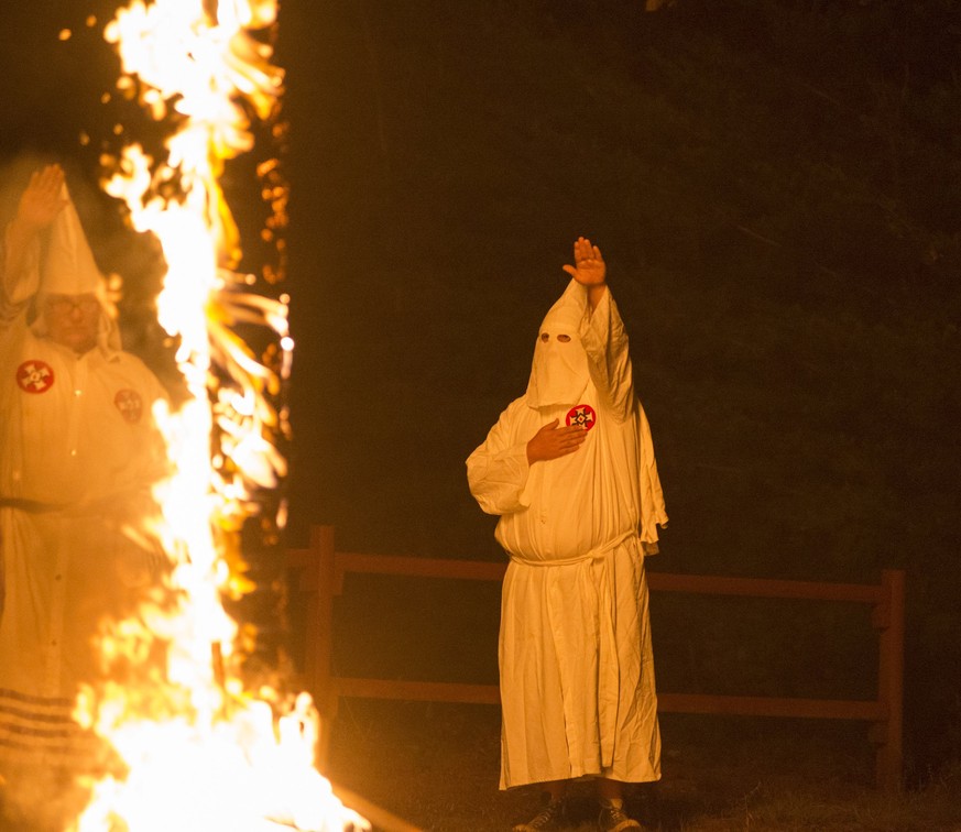 Anonymous-Hacker greifen den Ku-Klux-Klan an: Der Auf- und Abstieg der rassistischen Kapuzenmänner