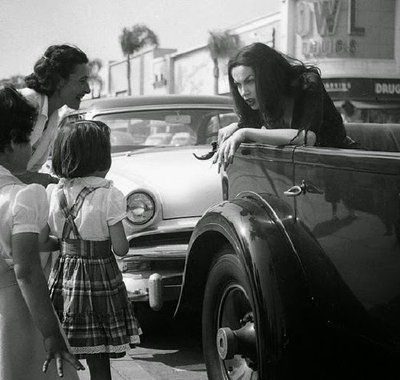maila nurmi vampira tv horror bela lugosi hollywood 1950s http://www.afsviewfinders.com/2015/02/the-incredible-but-true-story-of-maila.html