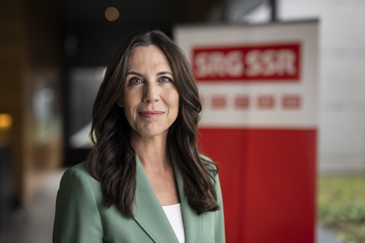Susanne Wille posiert als neuegewaehlte Generaldirektorin der Schweizerischen Radio- und Fernsehgesellschaft SRG zum Portrait, am Samstag, 25. Mai 2024 in Bern. Die 50-jaehrige Schweizer Journalistin  ...