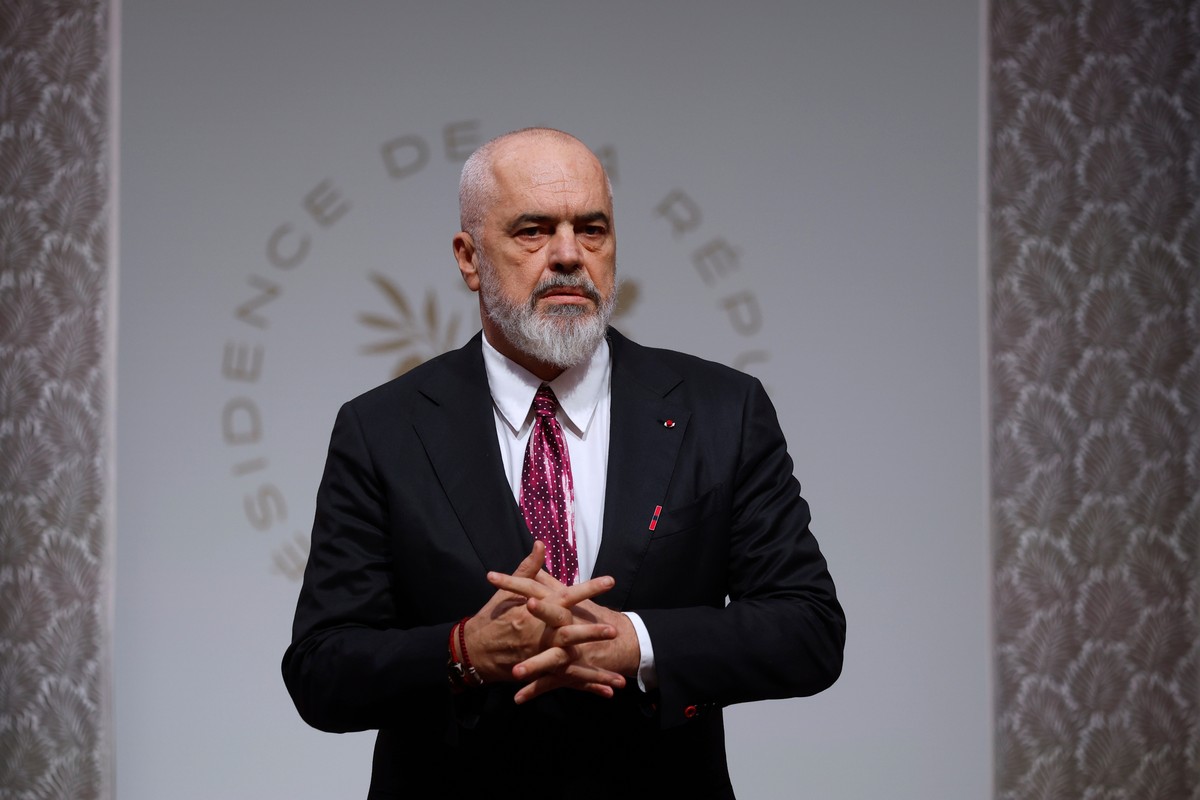 Albanian Prime Minister Edi Rama arrives for a meeting of the Coalition of the Willing at the Elysee Palace in Paris, France, Tuesday, Jan.6, 2026. (Yoan Valat, Pool photo via AP)
France Russia Ukrain ...