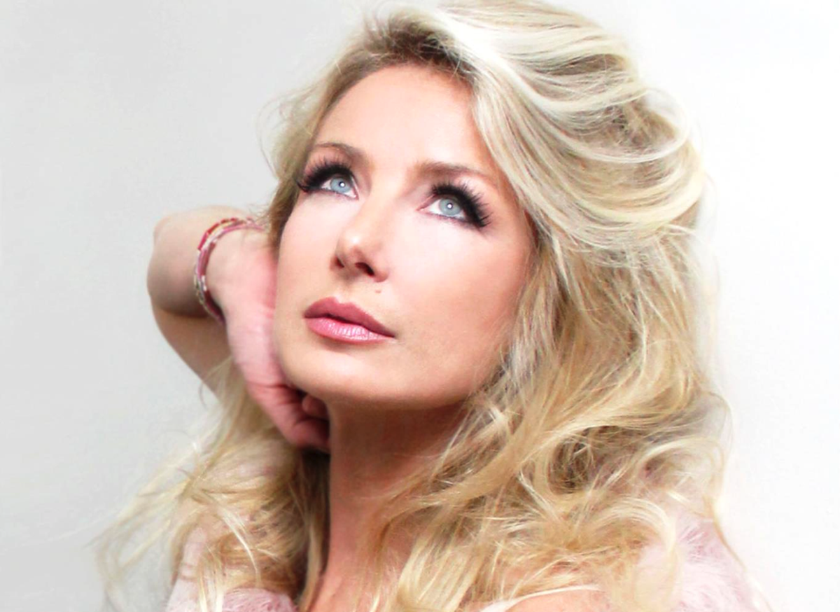 Cécile Chaduteau est Française et a 42 ans.