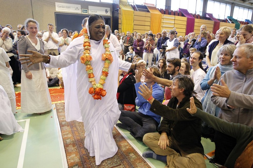 India&#039;s humanitarian and spiritual leader, Sri Mata Amritanandamayi, aka &quot;Amma&quot;, arrives in the Eulachhalle in Winterthur, Switzerland, to embrace thousands of people during her &quot;E ...