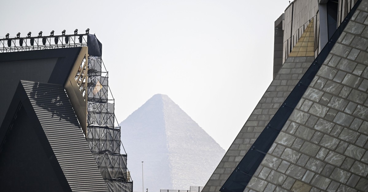 Grosses-gyptisches-Museum-an-den-Pyramiden-er-ffnet