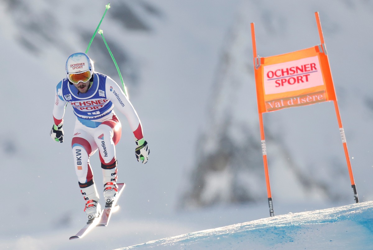 Alpine Skiing - FIS Alpine Skiing World Cup - Downhill Men, second training - Val d'Isere, France - 1/12/16. Carlo Janka of Switzerland in action. REUTERS/Christian Hartmann