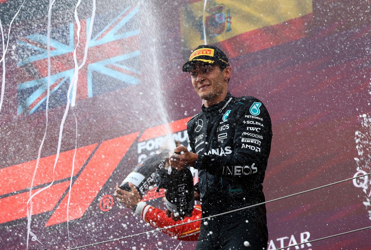 epa11447426 Mercedes driver George Russell of Britain celebrates on the podium after winning the Formula One Austrian Grand Prix, in Spielberg, Austria, 30 June 2024. EPA/MARTIN DIVISEK