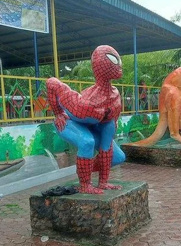 Lustige fails: Spider-Man in lustiger Pose