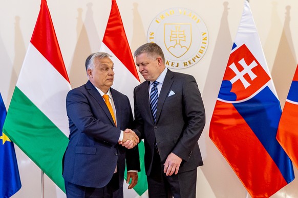 epa12060253 Slovakia's Prime Minister Robert Fico (R) and Hungarian Prime Minister Viktor Orban (L) shake hands prior to their meeting in Bratislava, Slovakia, 28 April 2025. EPA/MARTIN DIVISEK