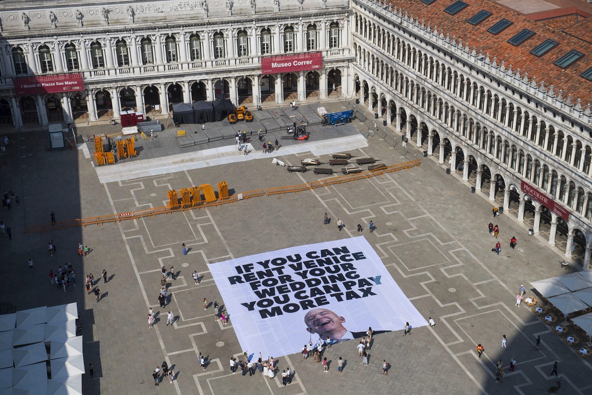 epa12192416 A handout photo made available by Greenpeace press office shows activists of the environmental group Greenpeace unfolding a giant banner with the image of US businessman and Amazon founder ...