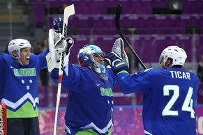 Torhüter Robert Kristan feiert im Achtelfinal einen Shootout.