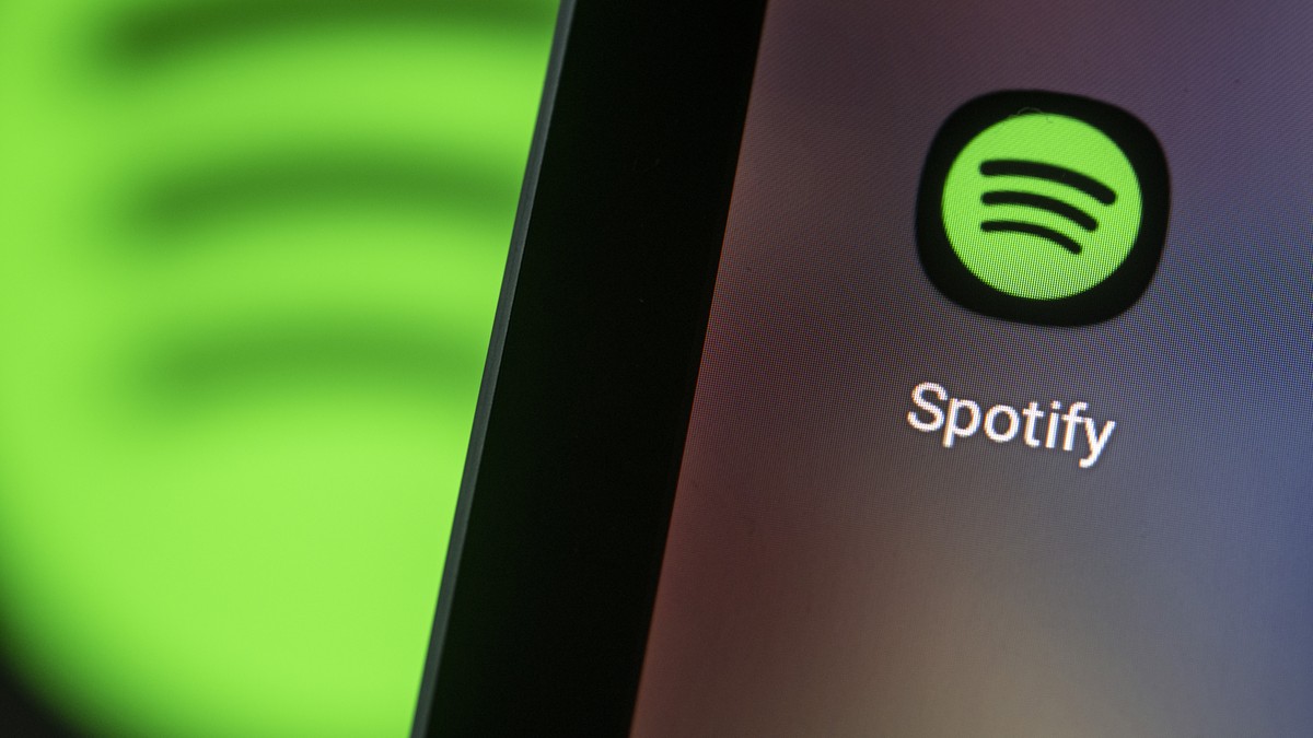 ARCHIV - 28.04.2021, Berlin: Das Logo der Spotify-App ist auf dem Bildschirm eines Smartphones zu sehen. (zu dpa