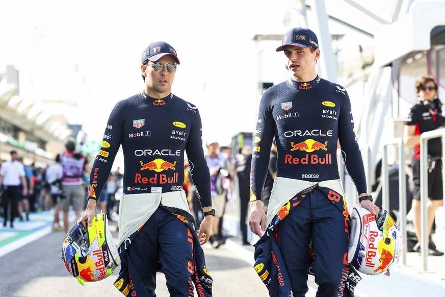 11 Sergio Perez MEX, Oracle Red Bull Racing, 1 Max Verstappen NLD, Oracle Red Bull Racing, F1 Pre-season Testing in Bahrain at Bahrain International Circuit on February 23, 2023 in Sakhir, Bahrain. Ph ...