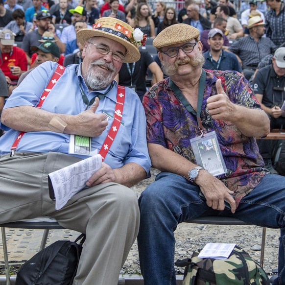 Schwinger Fans vor dem 1. Gang am Eidgenoessischen Schwing- und Aelplerfest (ESAF) in Pratteln, am Samstag, 27. August 2022. (KEYSTONE/Urs Flueeler).