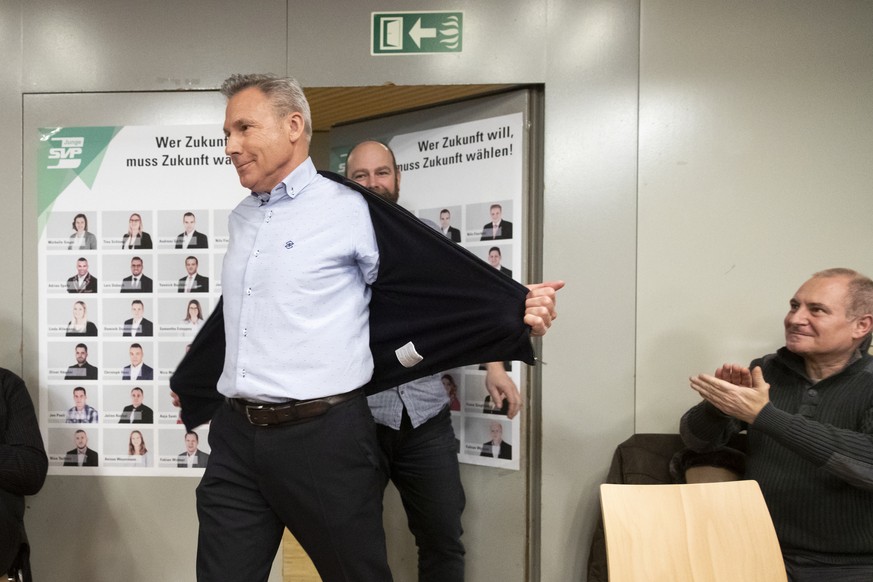 Adrian Amstutz, Nationalrat SVP-BE, erhaelt Applaus bei der Delegiertenversammlung der SVP Bern, am Montag, 14. Januar 2019, in Belp. (KEYSTONE/Peter Klaunzer)