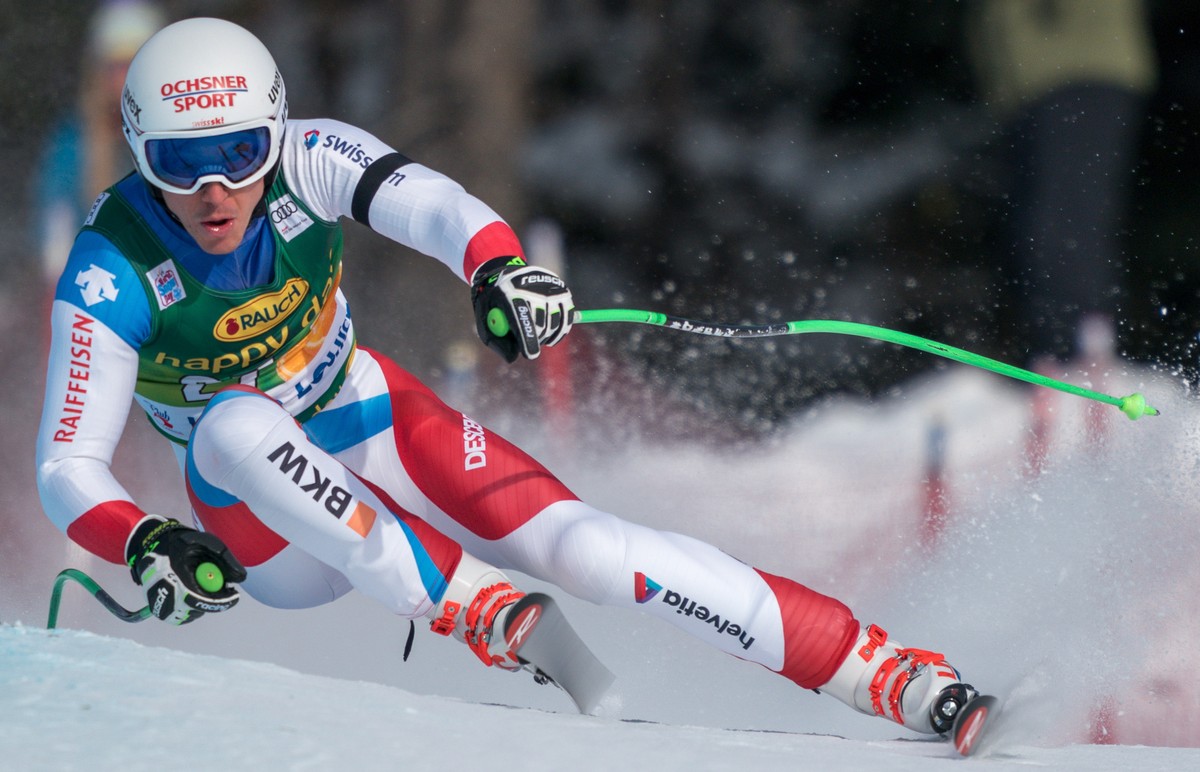 epa07190183 Carlo Janka of Switzerland in action at the Men's World Cup Super-G Ski Race in Lake Louise, Alberta, Canada, 25 November 2018. EPA/NICK DIDLICK