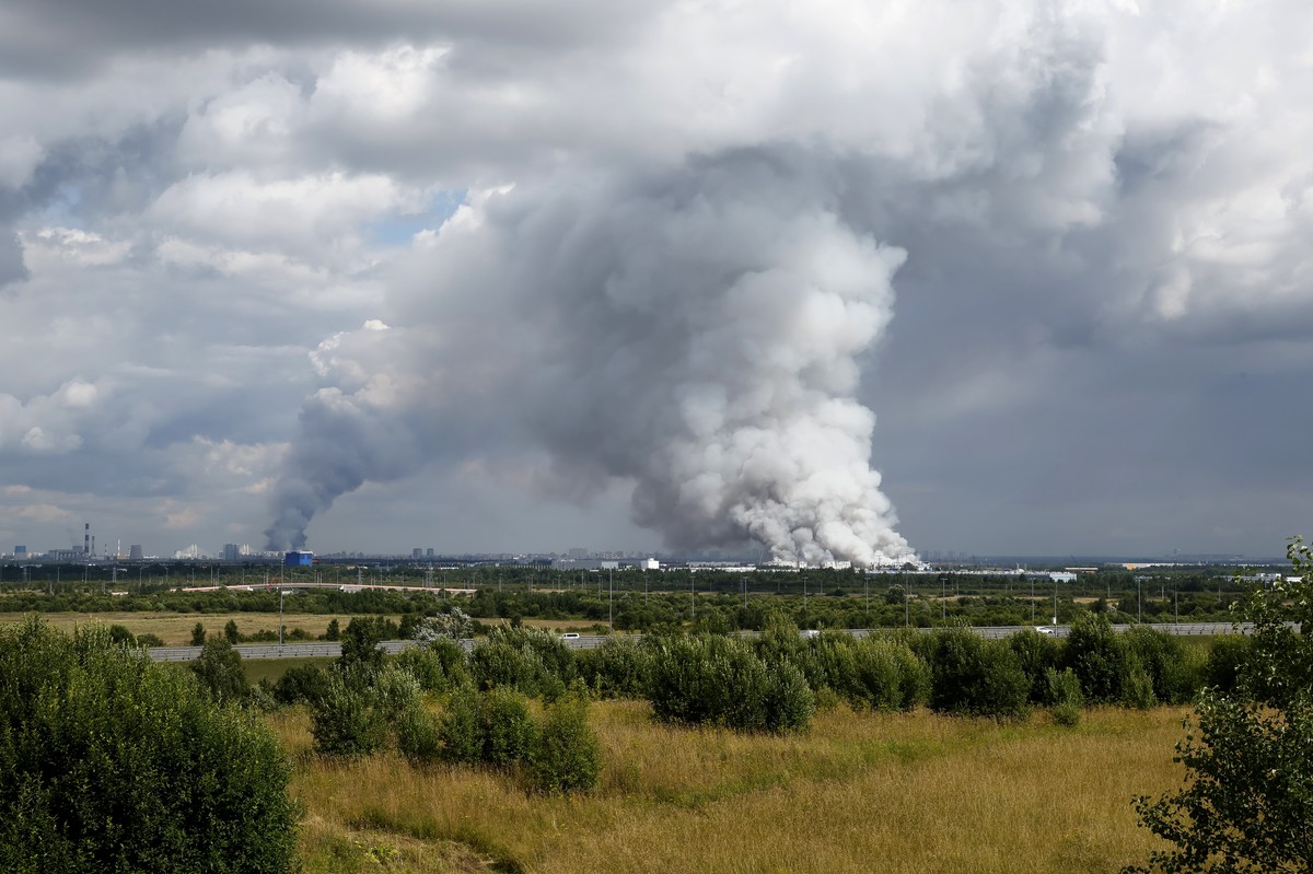 epa13130128 Smoke rises from fires at burning warehouses of the Russian internet store Wildberries in Shushary (R) and Utkina Zavod (L) in St. Petersburg, Russia, 24 July 2026. In the night of July 24 ...