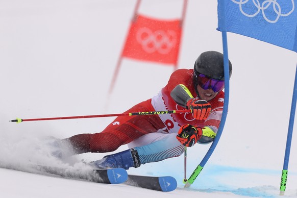 Gino Caviezel, of Switzerland passes a gate during the second run of the men&#039;s giant slalom at the 2022 Winter Olympics, Sunday, Feb. 13, 2022, in the Yanqing district of Beijing. (AP Photo/Aless ...