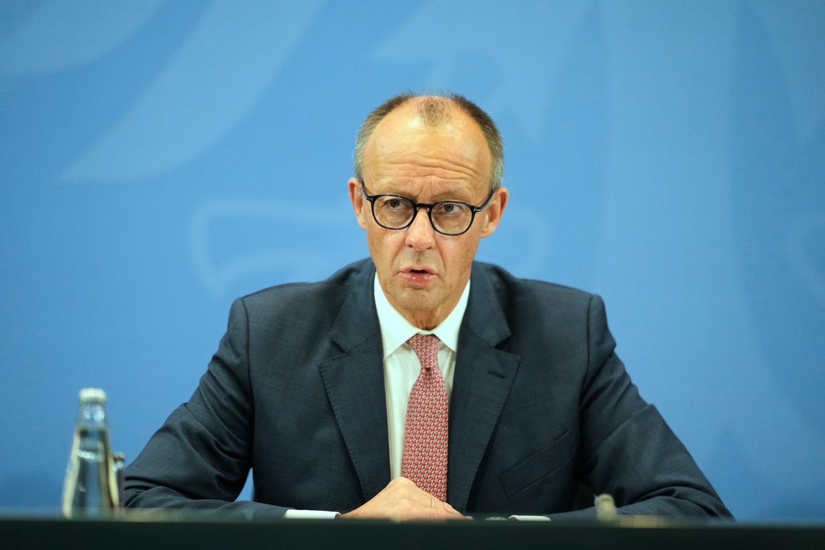 German Chancellor Friedrich Merz briefs the media after a leaders meeting of the government's coalition at the chancellery in Berlin, Germany, Thursday, Oct. 9, 2025. (AP Photo/Markus Schreiber)
 ...