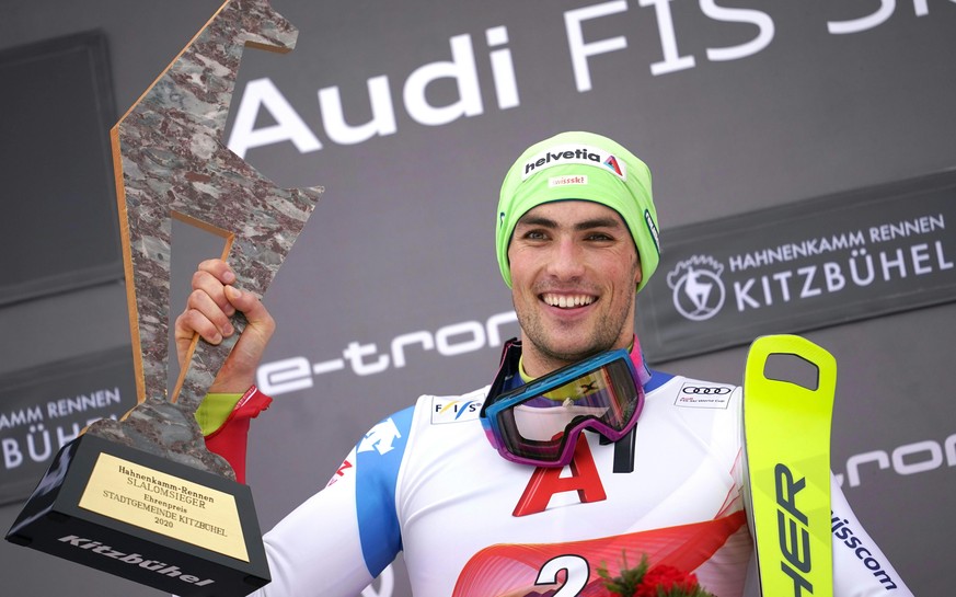 ABD0190_20200126 - KITZBÜHEL - ÖSTERREICH: Daniel Yule (SUI/1. Platz) am Sonntag, 26. Jänner 2020, während der Siegerehrung nach dem 2. Durchgang im Slalom der Herren am Ganslernhang in Kitzbühel. - F ...