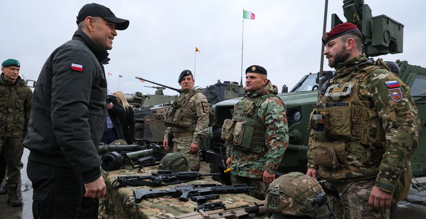 epa12585180 Polish President Karol Nawrocki (L) visits Polish troops stationed at Adazi Military Base, in Adazi, Latvia, 11 December 2025. President Karol Nawrocki pays a one-day official visit to Lat ...