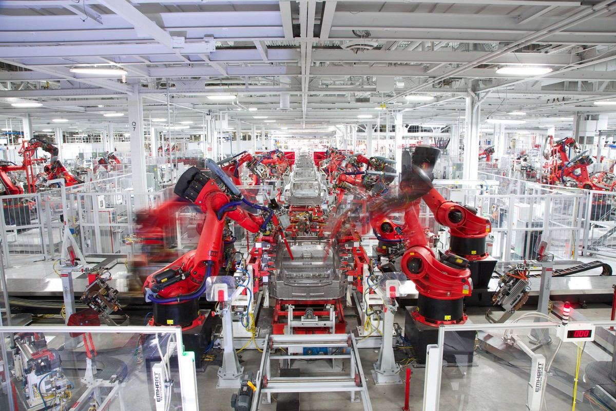 epa06064183 In this handout photo made available by Tesla Motors on 03 July 2017 shows robotics at work on a Telsa car at the Fremont Factory in Fremont, California, USA, 23 April 2013. EPA/HANDOUT HA ...