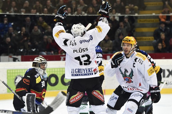 Captain Julien Sprunger (rechts) jubelt mit Beni Plüss über sein wegweisendes 1:0.