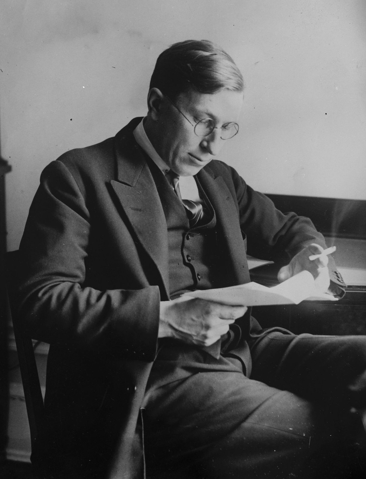 Dr Frederick Grant Banting Discoverer of Insulin , upon his arrival in New York . 1 December 1933 PUBLICATIONxINxGERxSUIxAUTxONLY UnitedArchives01536420

Dr Frederick Grant Banting Discoverer of Ins ...