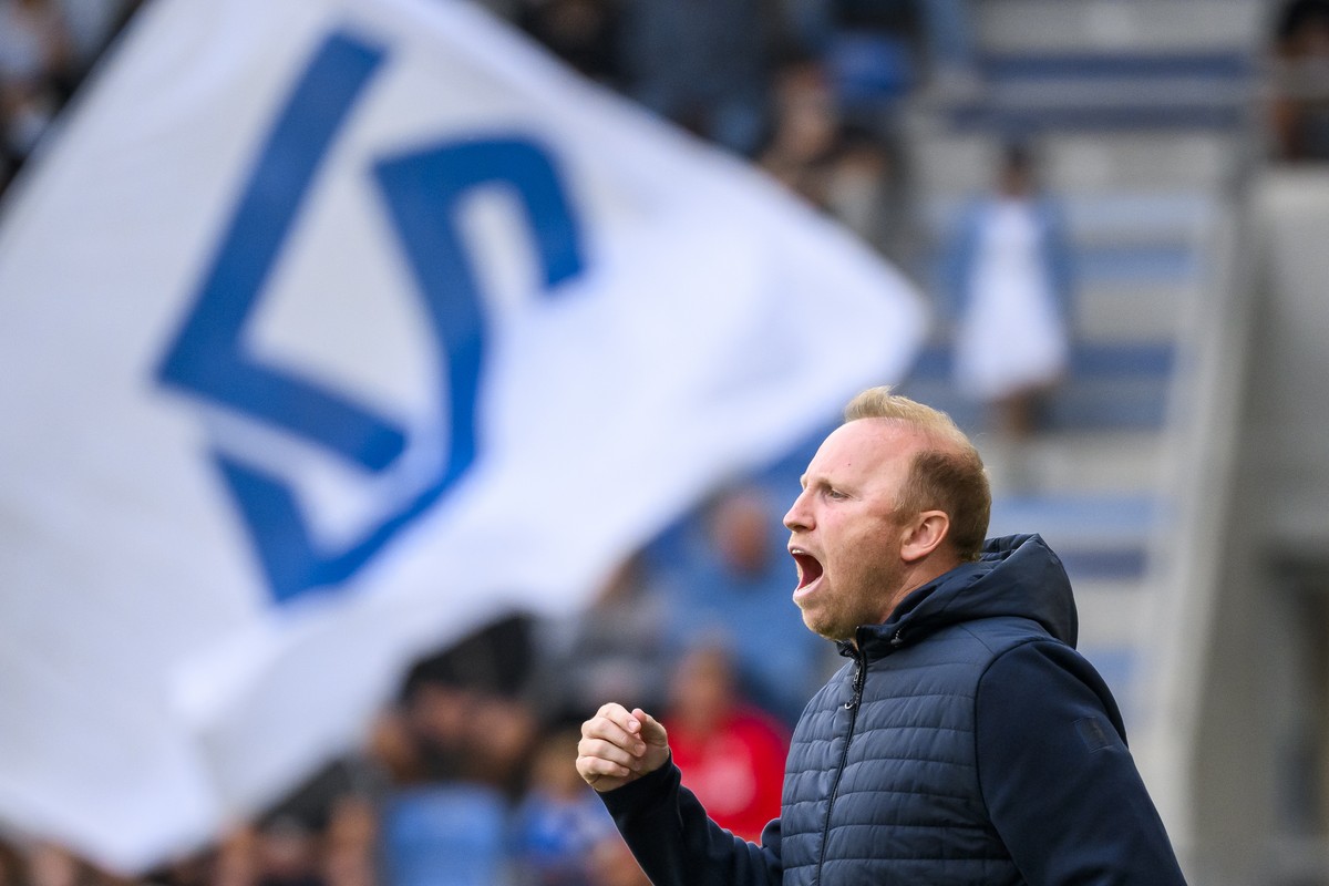L'entraineur du FC Lausanne-Sport Ludovic Magnin lors de la rencontre du championnat de football de Super League entre le FC Lausanne-Sport et le Grasshopper Club Zuerich le samedi 29 juillet 202 ...