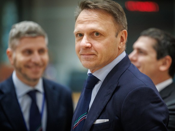 epa11856166 Francesco Lollobrigida, Agriculture Minister of Italy (C), attends the EU Agriculture Ministers Council in Brussels, Belgium, 27 January 2025. EPA/OLIVIER MATTHYS