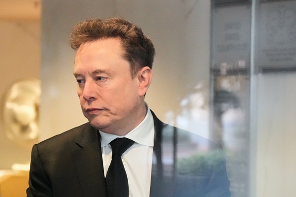 Elon Musk arrives at the U.S. District Court in Oakland, Calif., Tuesday, April 28, 2026. (AP Photo/Godofredo A. Vásquez)
Elon Musk