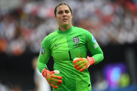 epa10100558 England's goalkeeper Mary Earps reacts during the UEFA Women's EURO 2022 final between England and Germany at Wembley in London, Britain, 31 July 2022. EPA/Neil Hall