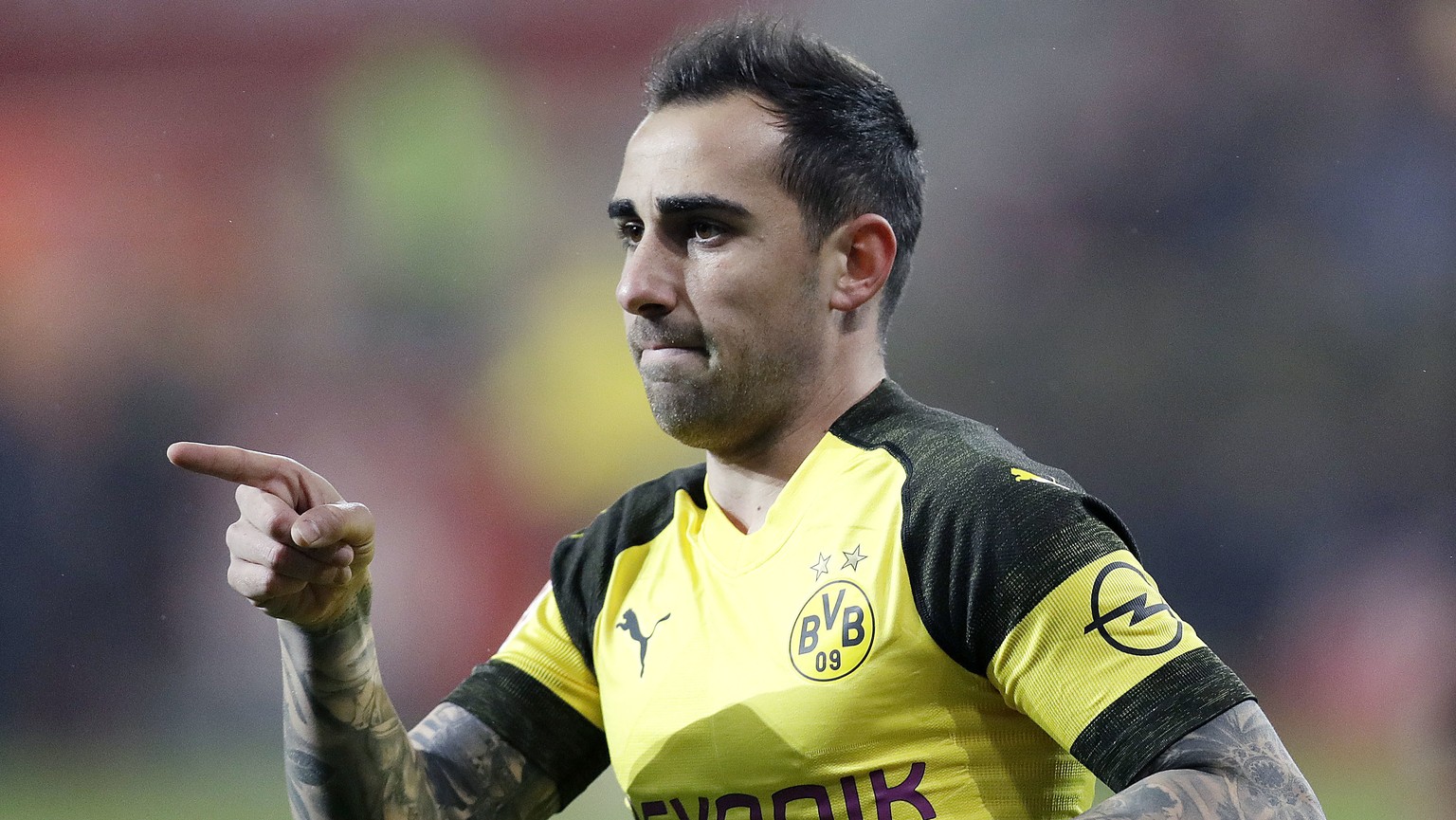 Dortmund&#039;s Paco Alcacer celebrates his side&#039;s opening goal during a German Bundesliga soccer match between FSV Mainz 05 and Borussia Dortmund in Mainz, Germany, Saturday, Nov. 24, 2018. (AP  ...