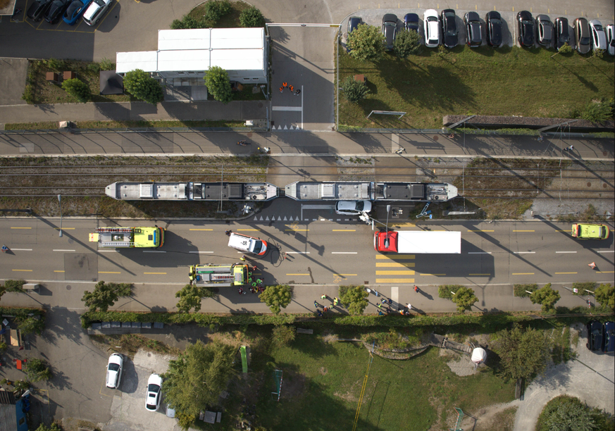 Wegen eines Verkehrsunfalls ist die Aargauerstrasse im Bereich Vulkanplatz/Pfingstweidbrücke gesperrt.