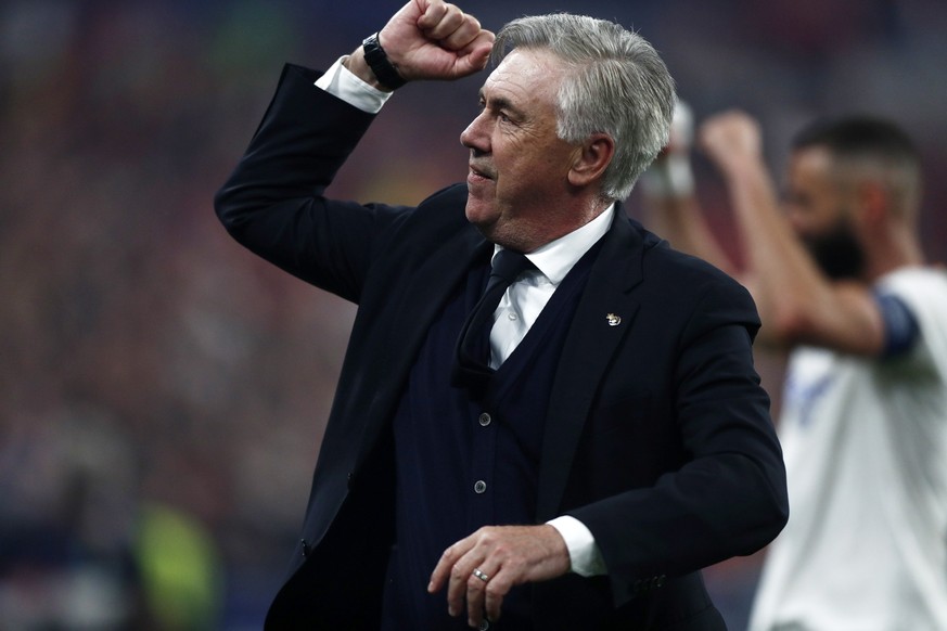 epa09983418 Real Madrid&#039;s head coach Carlo Ancelotti celebrates after the UEFA Champions League final between Liverpool FC and Real Madrid at Stade de France in Saint-Denis, near Paris, France, 2 ...