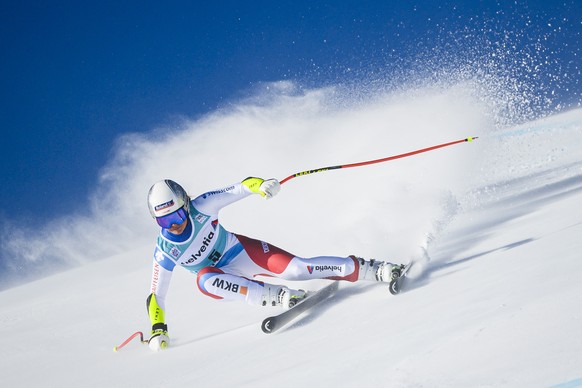 ARCHIVBILD ZUR VORSCHAU ZUM SUPER-G DER FRAUEN --- Corinne Suter of Switzerland in action during the women's Super-G race at the FIS Alpine Ski World Cup, in St. Moritz, Switzerland, Sunday, December ...