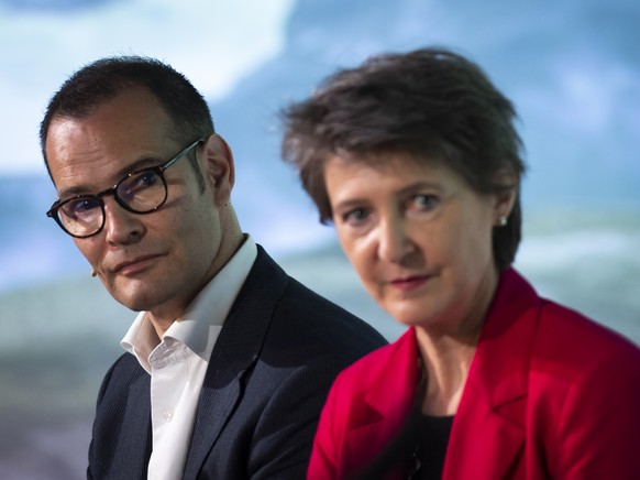 Christoph Brand, CEO Axpo, und Bundesraetin Simonetta Sommaruga, bei der Ersteinspeisung von "Alpin Solar", aufgenommen am Freitag, 8. Oktober 2021, in Linthal. Der Stromkonzern Axpo baut an ...
