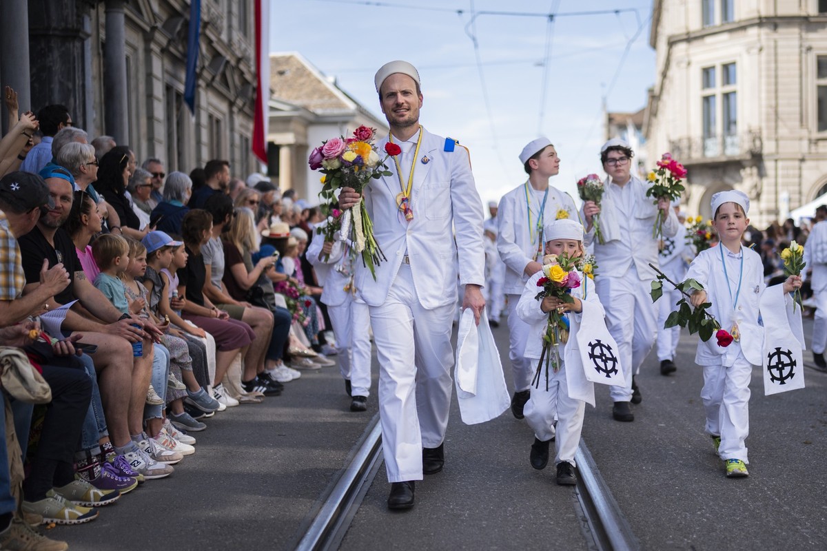 KEYPIX - People take part at the Sechselaeuten parade in Zurich, Switzerland, pictured on April 28, 2025. The Sechselaeuten (ringing of the six o'clock bells) is a traditional end of winter festi ...