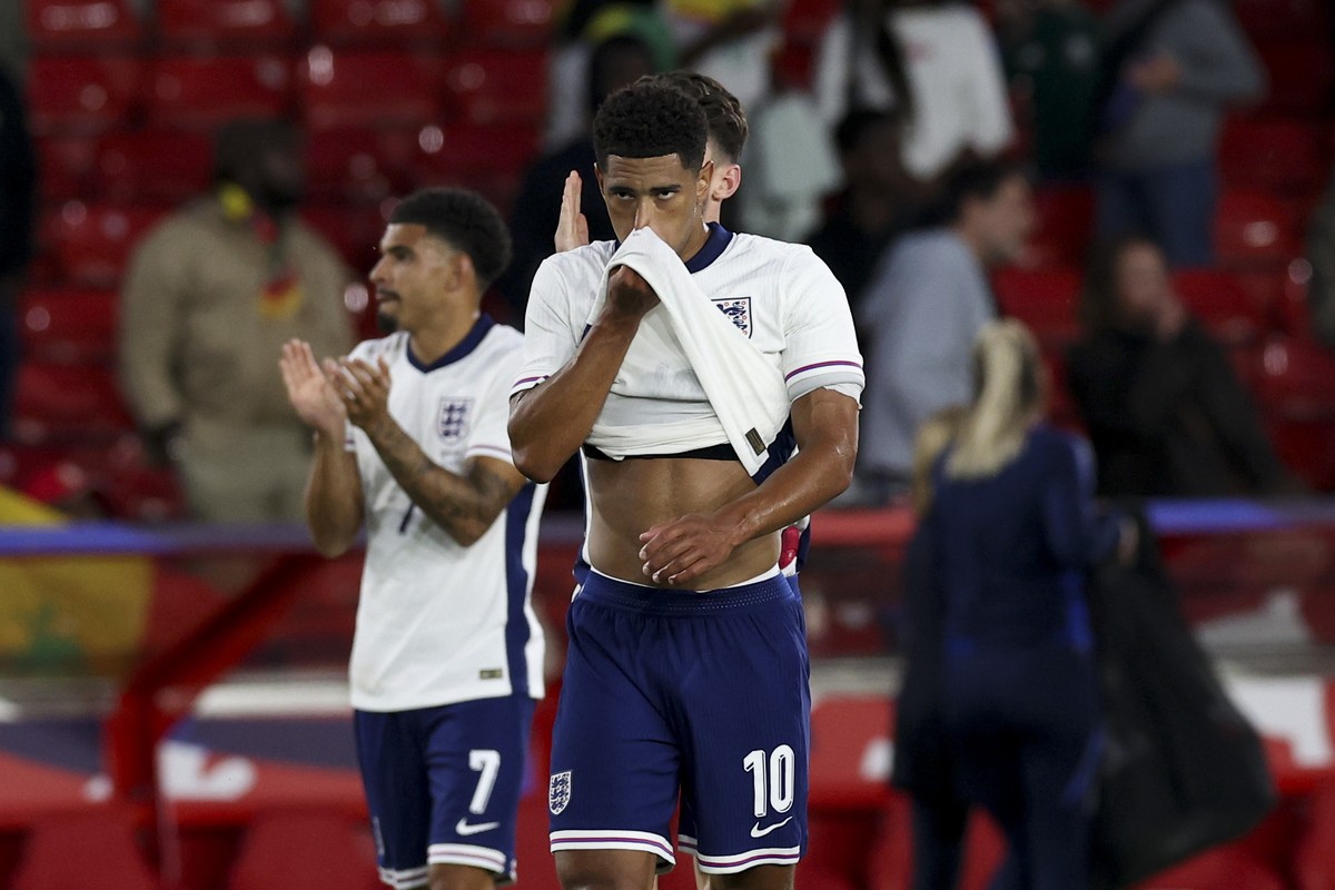 epa12168989 Jude Bellingham of England reacts after the international friendly match between England and Senegal in Nottingham, Britain, 10 June 2025. EPA/ADAM VAUGHAN