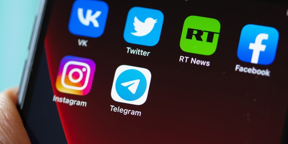Aktuell schwemmt eine Welle Fake-Accounts die sozialen Medien. (Symbolbild)